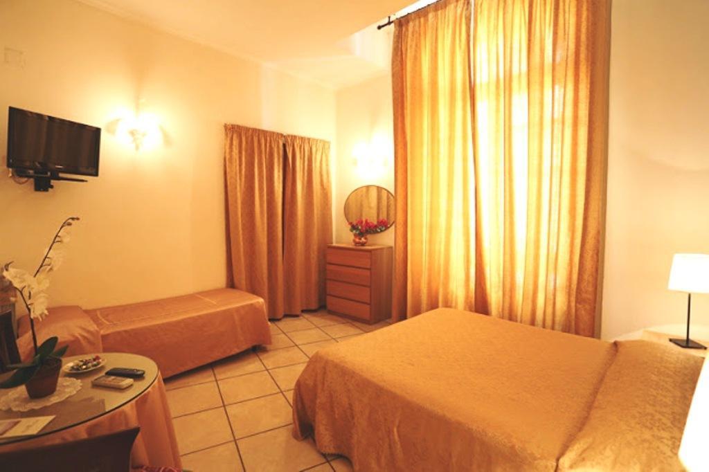 Bovio Suite Naples Room photo